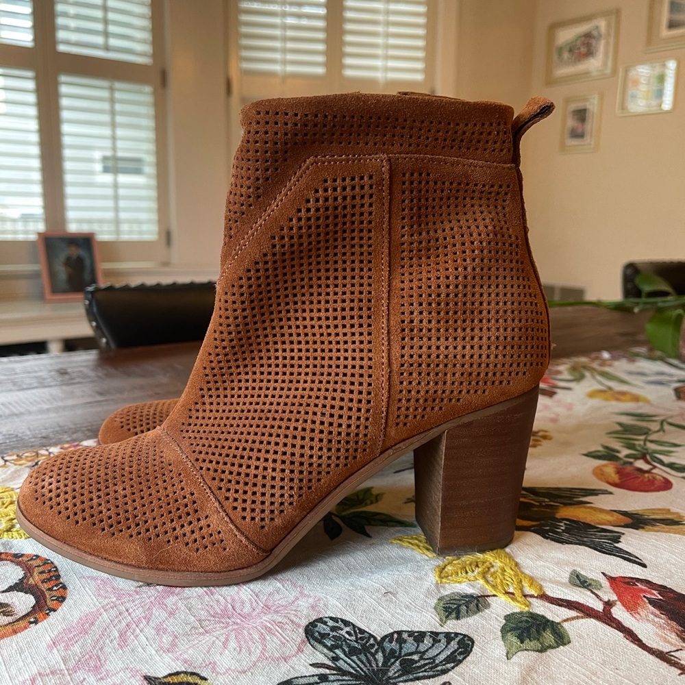 TOMS Boots